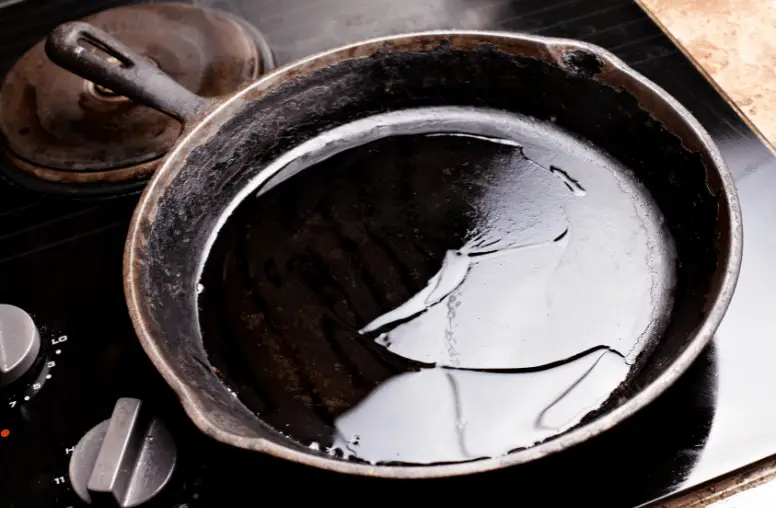 5 Causes Black Residue on Cast Iron
