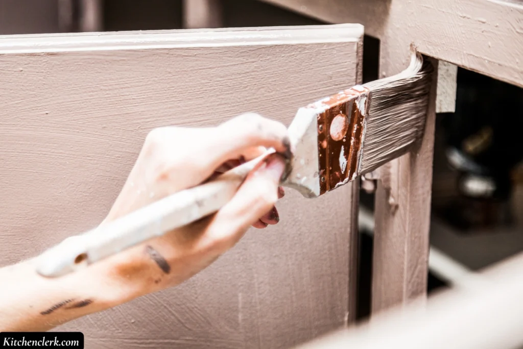 Differences Between Chalk Paint and Latex for Cabinets